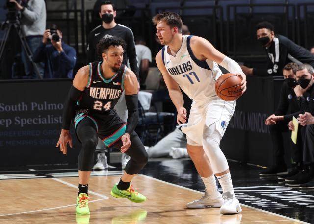 kaiyun-东契奇连走背字独行侠惨负灰熊 西部已乱成一锅粥